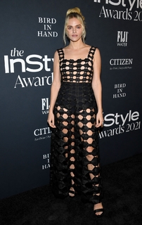 Madeline Brewer feet photo thumbnail