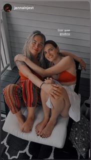 Madeline Brewer feet photo thumbnail