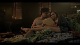Madeline Brewer feet photo thumbnail