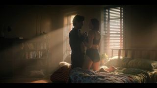 Madeline Brewer feet photo thumbnail