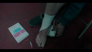 Madeline Brewer feet photo thumbnail