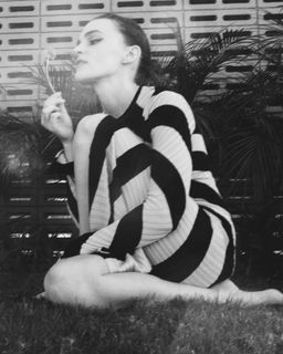 Madeline Brewer feet photo thumbnail