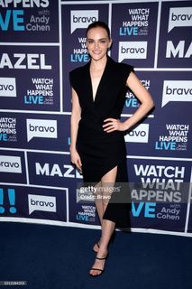 Madeline Brewer feet photo thumbnail