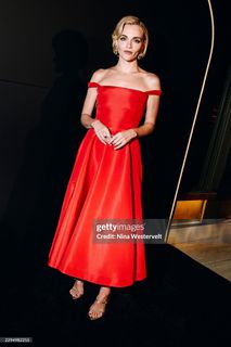 Madeline Brewer feet photo 2
