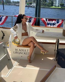 Madeline Carroll feet photo 19