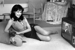 Madeline Smith feet photo 8