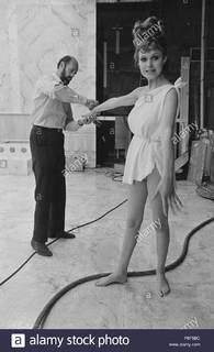 Madeline Smith feet photo 4