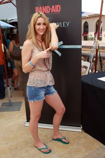 Madeline Zima feet photo thumbnail