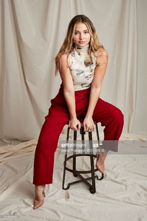 Madelyn Cline feet photo thumbnail