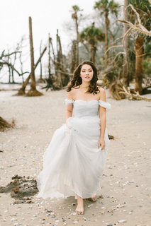 Madelyn Cline feet photo thumbnail