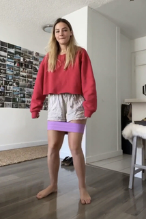 Madelyn Cline feet photo thumbnail