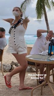 Madelyn Cline feet photo thumbnail
