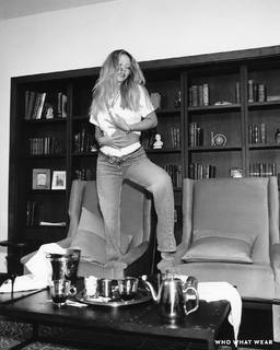 Madelyn Cline feet photo thumbnail