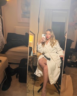 Madelyn Cline feet photo thumbnail