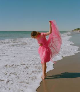 Madelyn Cline feet photo thumbnail