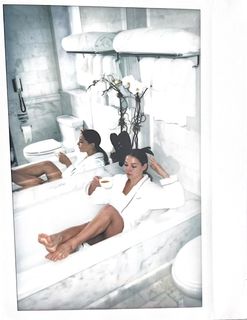 Madelyn Cline feet photo thumbnail