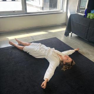 Madelyn Cline feet photo thumbnail