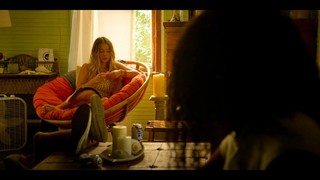 Madelyn Cline feet photo thumbnail