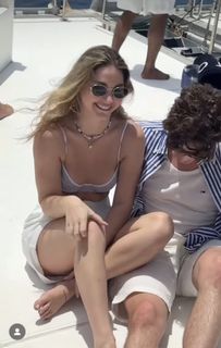 Madelyn Cline feet photo thumbnail