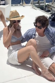 Madelyn Cline feet photo thumbnail