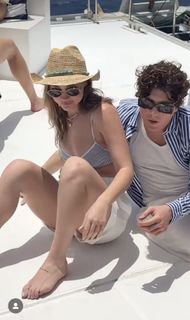 Madelyn Cline feet photo thumbnail