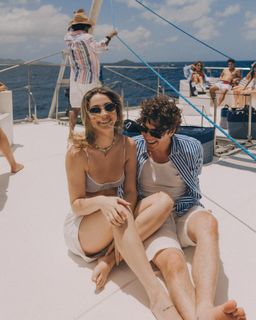 Madelyn Cline feet photo thumbnail