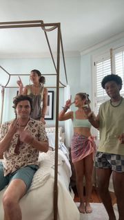 Madelyn Cline feet photo thumbnail