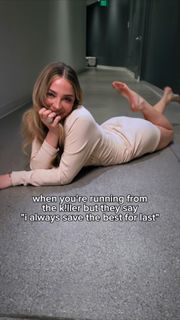 Madelyn Cline feet photo thumbnail