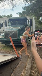 Madelyn Cline feet photo thumbnail