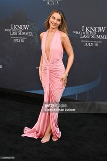 Madelyn Cline feet photo thumbnail