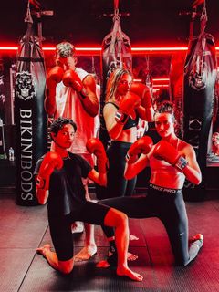 Madelyn Cline feet photo thumbnail