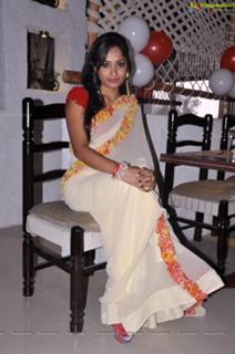 Madhavi Latha feet photo 11