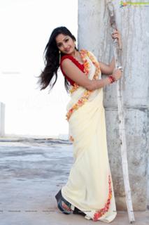 Madhavi Latha feet photo 8