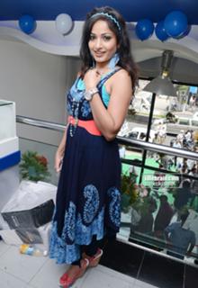 Madhavi Latha feet photo 5