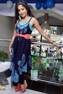 Madhavi Latha feet photo 4