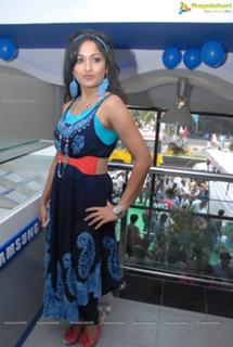 Madhavi Latha feet photo 3