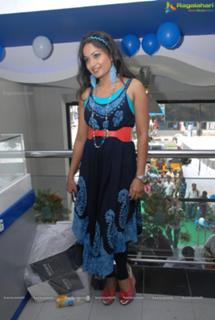 Madhavi Latha feet photo 20