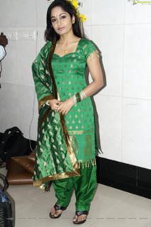 Madhavi Latha feet photo 18