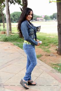 Madhavi Latha feet photo 18