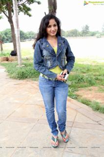 Madhavi Latha feet photo 16