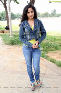 Madhavi Latha feet photo 15