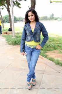 Madhavi Latha feet photo 14