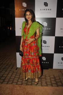 Madhoo feet photo 3