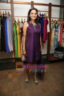 Madhoo feet photo 19