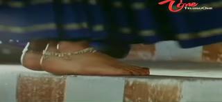 Madhoo feet photo 16