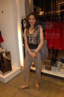 Madhoo feet photo 10