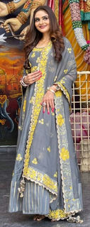 Madhoo feet photo 11