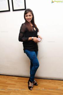 Madhu Shalini feet photo 11