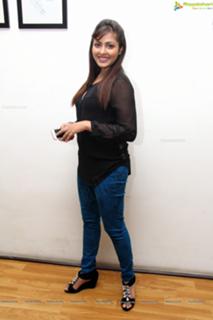 Madhu Shalini feet photo 10