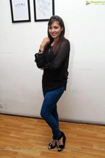 Madhu Shalini feet photo 7